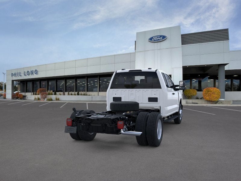 2025 Ford F-350 Super Duty Chassis Cab XL - Photo 31