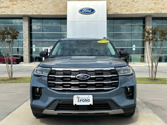 2025 Ford Explorer photo 2