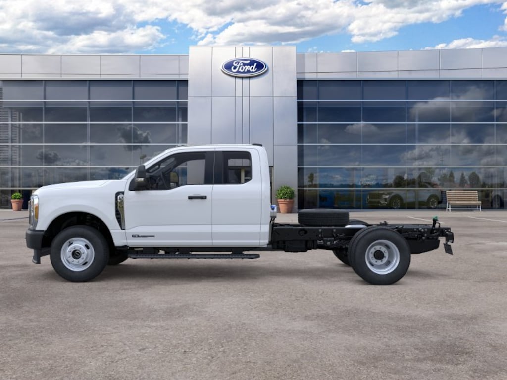 New 2026 Ford Chassis Cab F-350® XL Truck Super Cab
