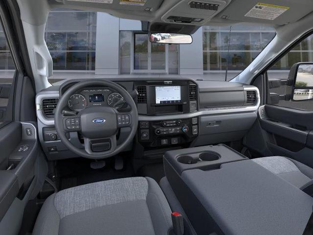 2025 Ford F-550 Super Duty Chassis Cab XLT - Photo 31