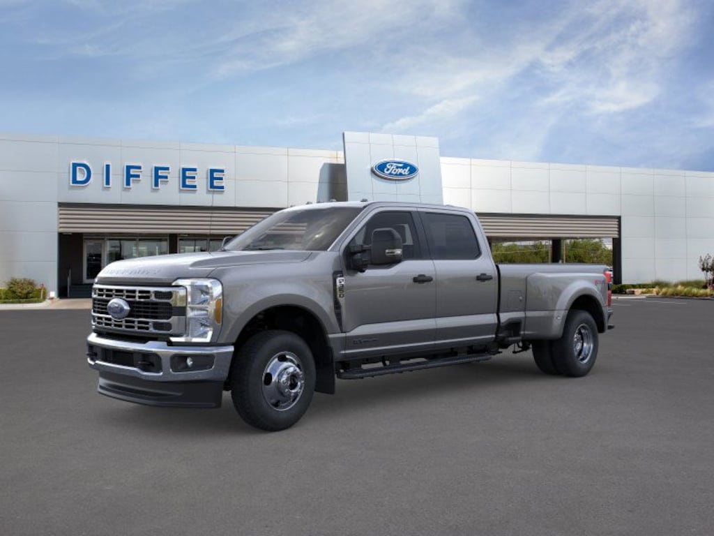 New 2026 Ford Super Duty F-350 XLT Truck Crew Cab