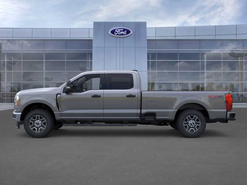 2025 Ford F-350 XLT photo 3