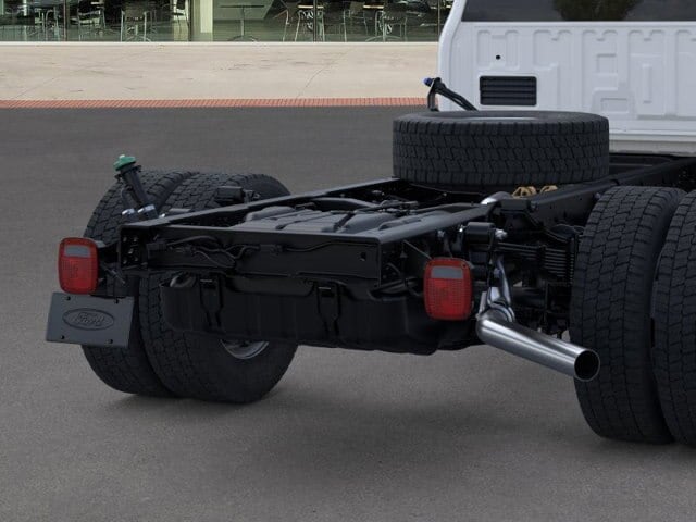 2025 Ford F-450 Super Duty Chassis Cab XL - Photo 43