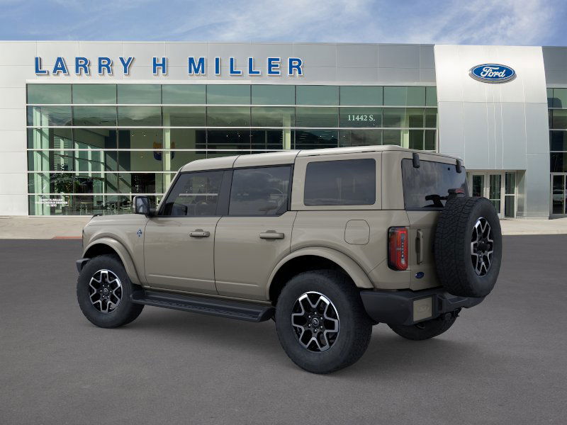 2025 Ford Bronco Outer Banks photo 2