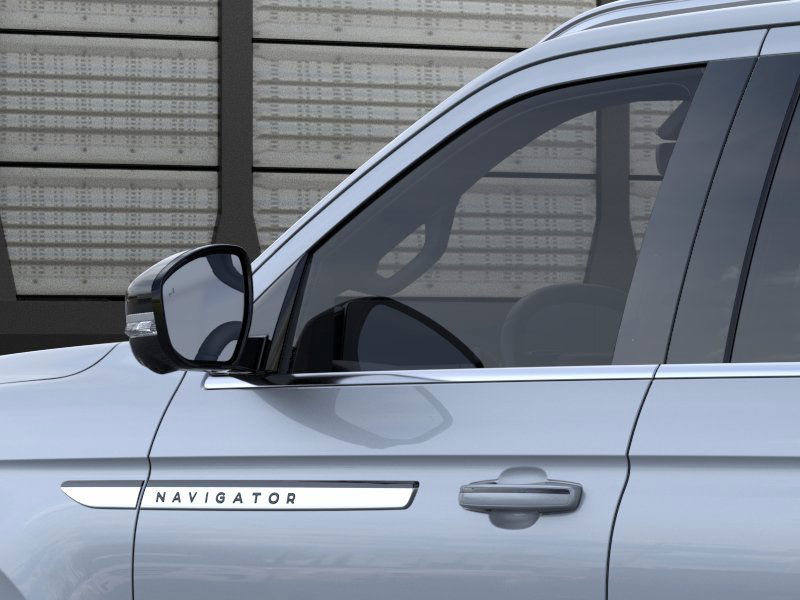 Thumbnail: 2025 Lincoln Navigator L - 28