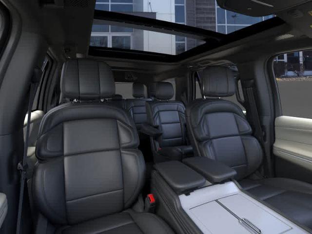 Thumbnail: 2025 Lincoln Navigator - 33