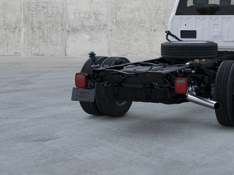 2025 Ford F-550 Super Duty Chassis Cab XL - Photo 33