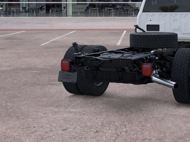 2025 Ford F-550 Super Duty Chassis Cab XL - Photo 43