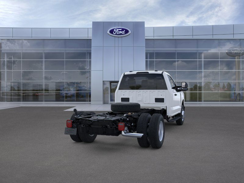 2025 Ford F-350 Super Duty Chassis Cab XL - Photo 39