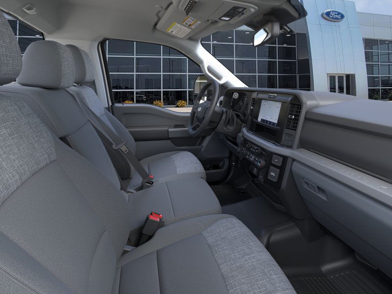 2025 Ford F-550 Super Duty Chassis Cab XLT - Photo 11