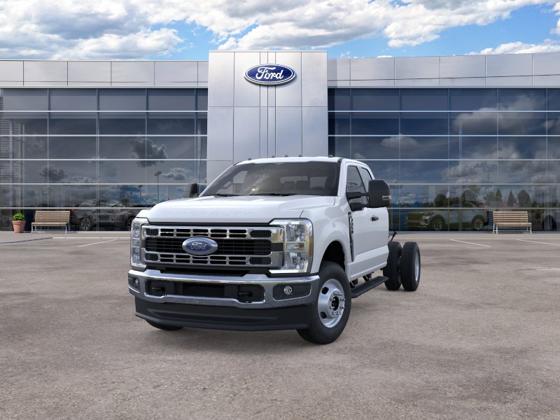 2025 Ford F-350 Super Duty Chassis Cab XL - Photo 25
