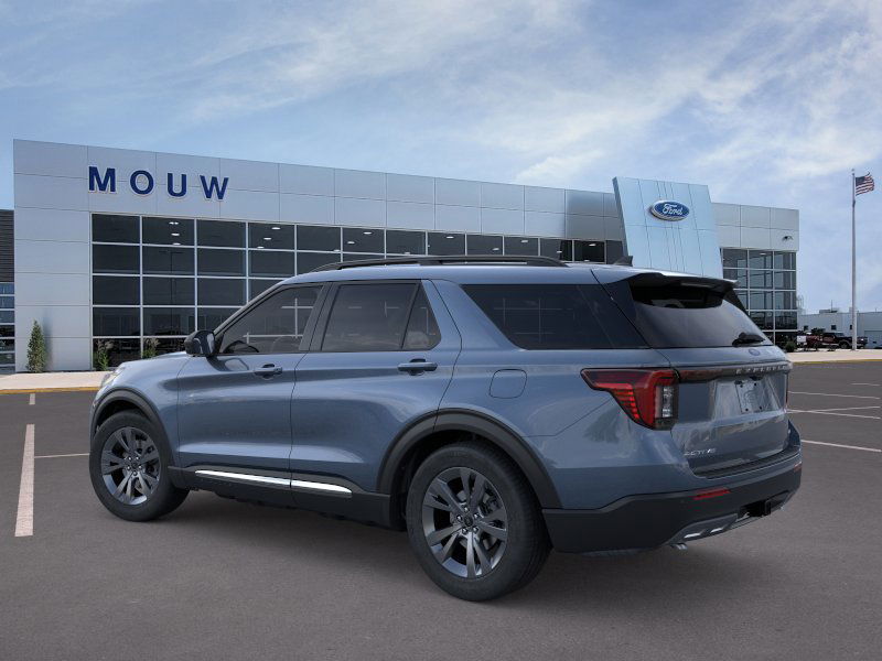 2025 Ford Explorer photo 2