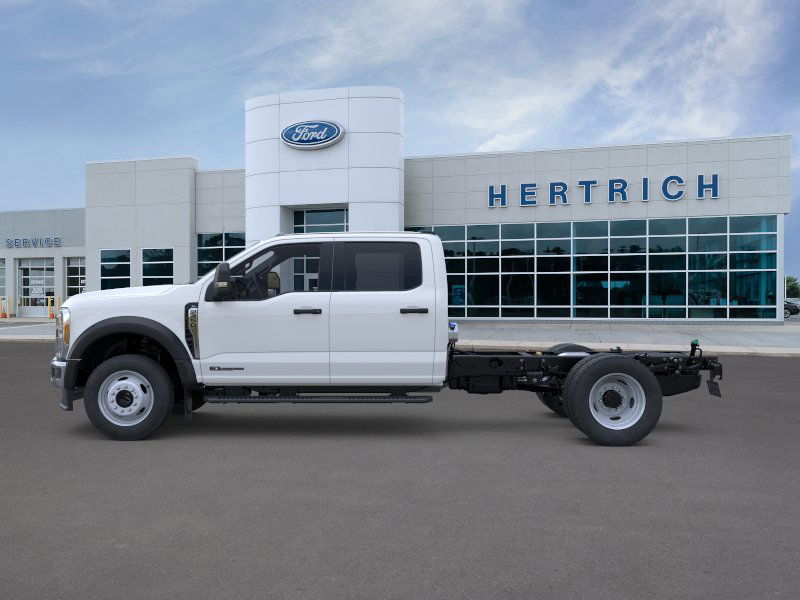 2025 Ford F-450 photo 3