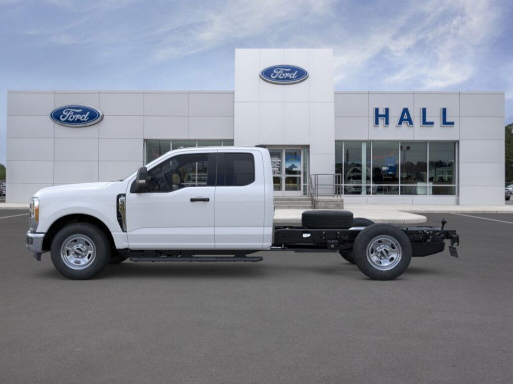 New 2026 Ford F-Series Sd F350 4X2S/Cccsr TRUCK
