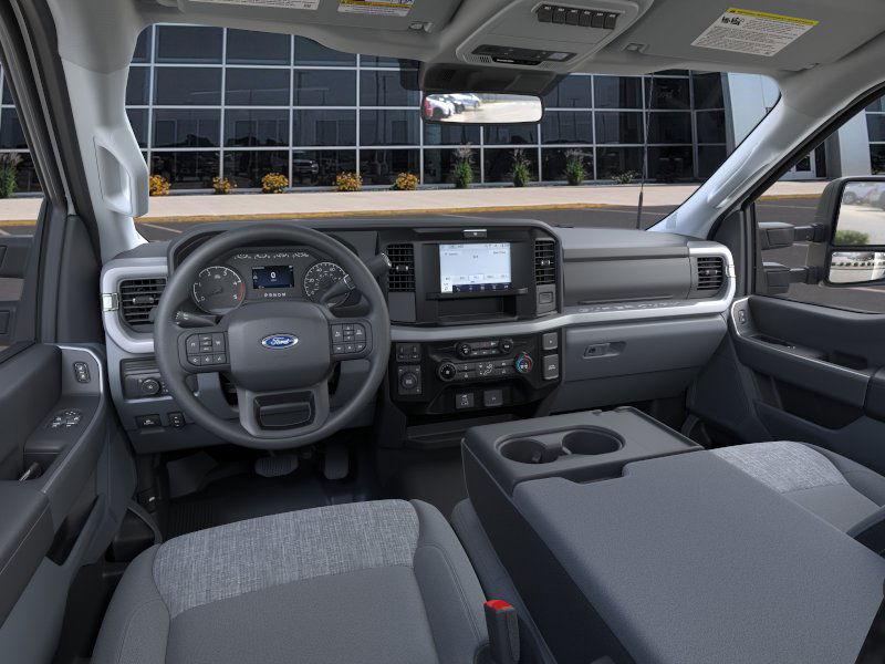 2025 Ford F-550 Super Duty Chassis Cab XLT - Photo 9