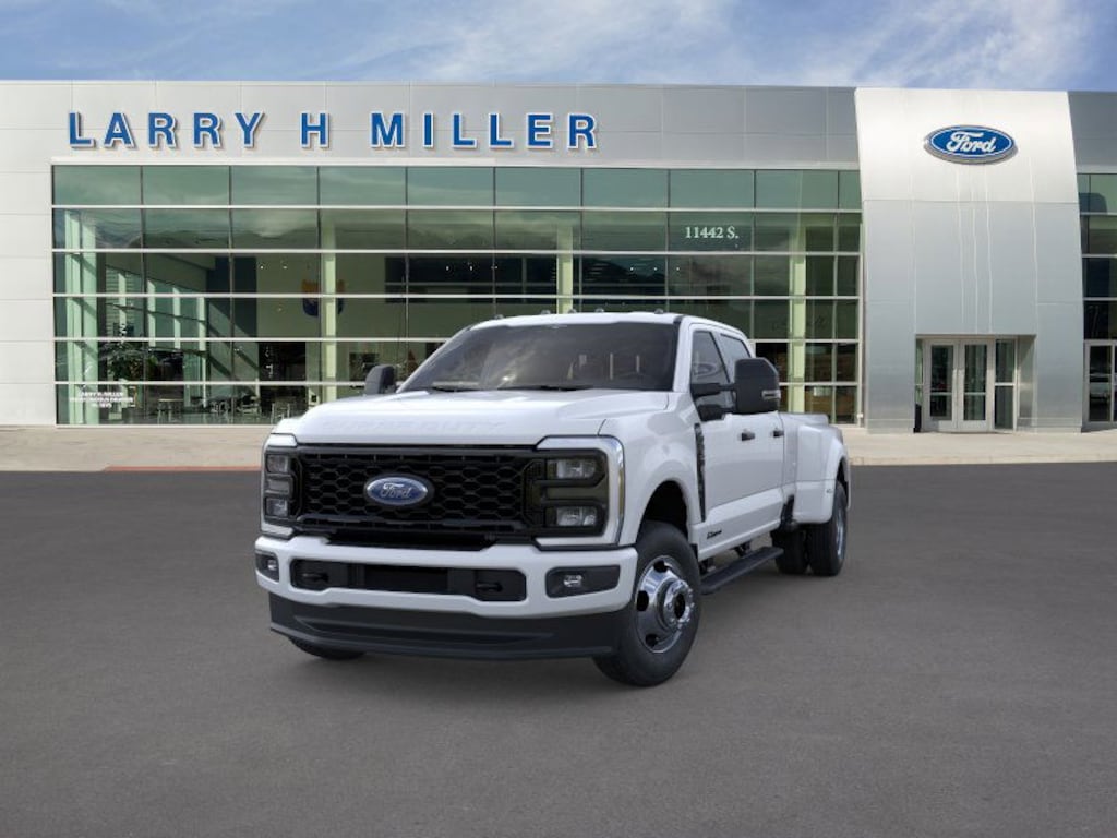 New 2026 Ford Super Duty F-350 DRW XL 4WD Crew Cab 8' Box V8 Engine