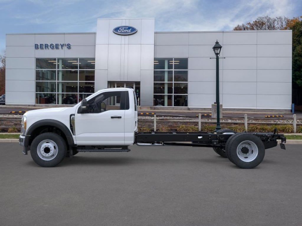 New 2025 Ford F-600SD XLT Chassis