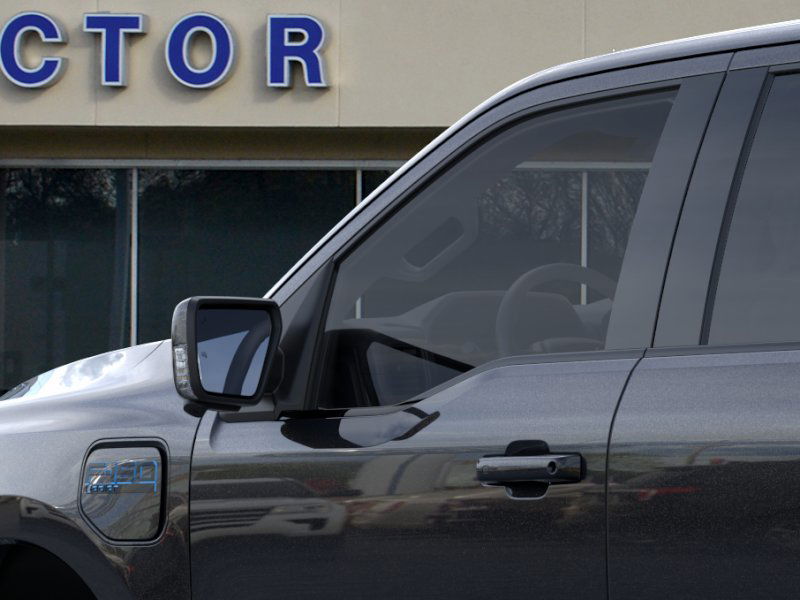 2025 Ford F-150 Lightning Lariat photo 18