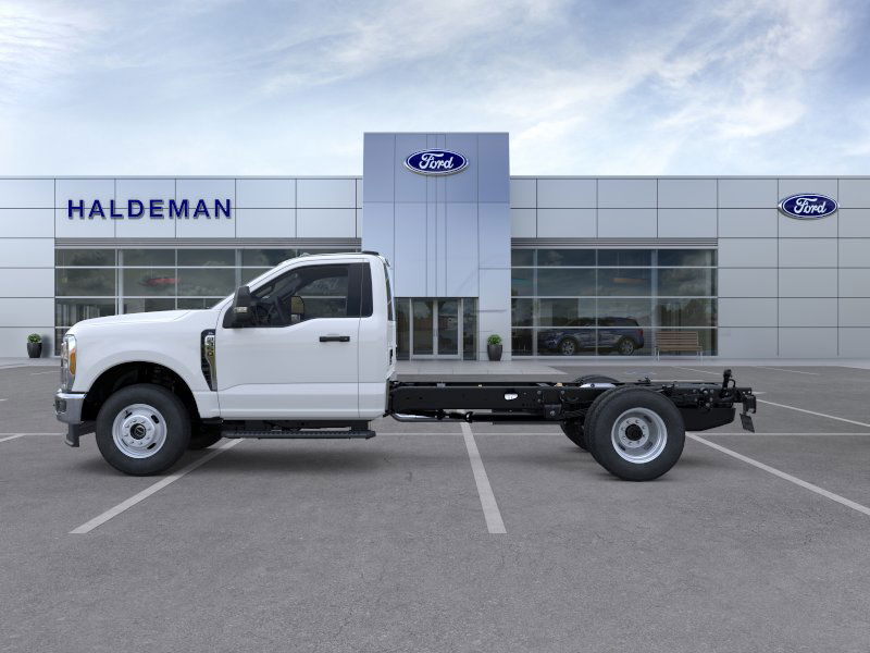 2025 Ford F-350 photo 3