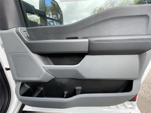 2024 Ford Econoline E-550 48