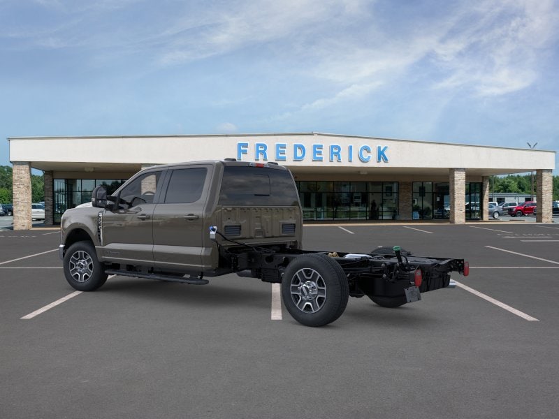 2026 Ford Super Duty F-350 SRW Chassis Cab F-350&reg; Lariat&reg; 4WD Crew Cab 179 WB 60 CA