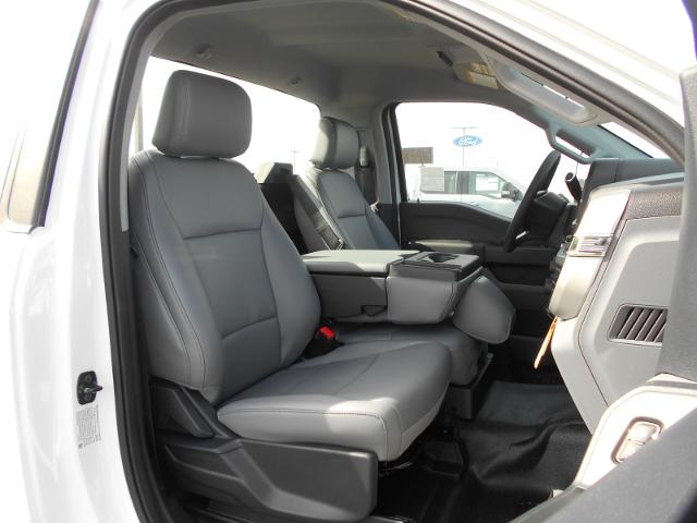 2025 Ford F-550 Super Duty Chassis Cab XL - Photo 36