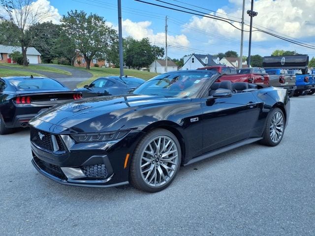 2025 Ford Mustang GT Premium Convertible - Photo 13