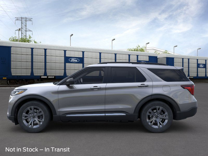 2025 Ford Explorer photo 3