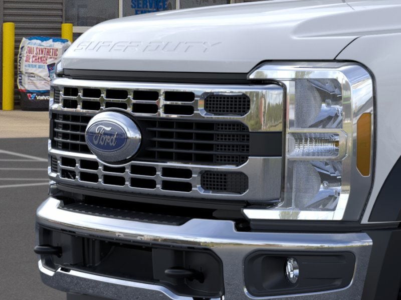 2025 Ford F-550 Super Duty Chassis Cab XL - Photo 33