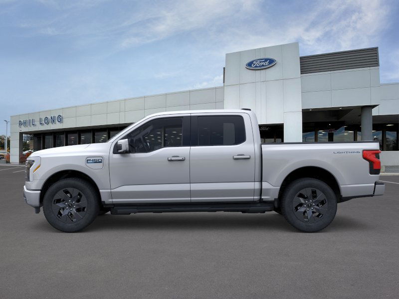2025 Ford F-150 Lightning Lariat photo 3