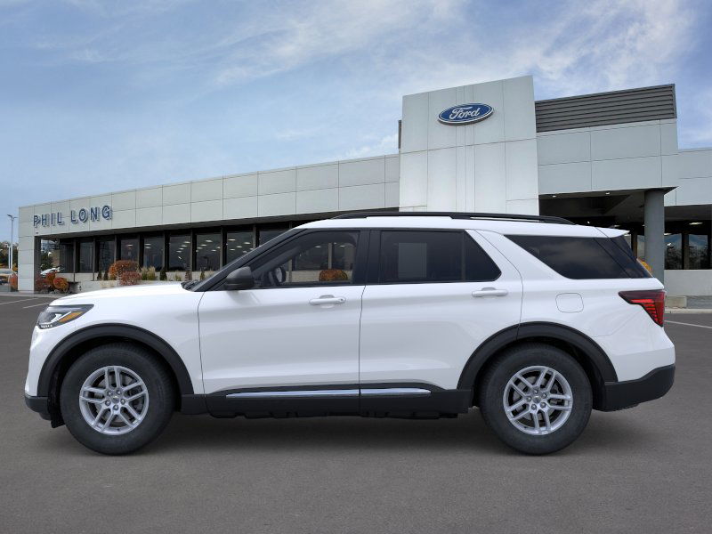 2025 Ford Explorer photo 2