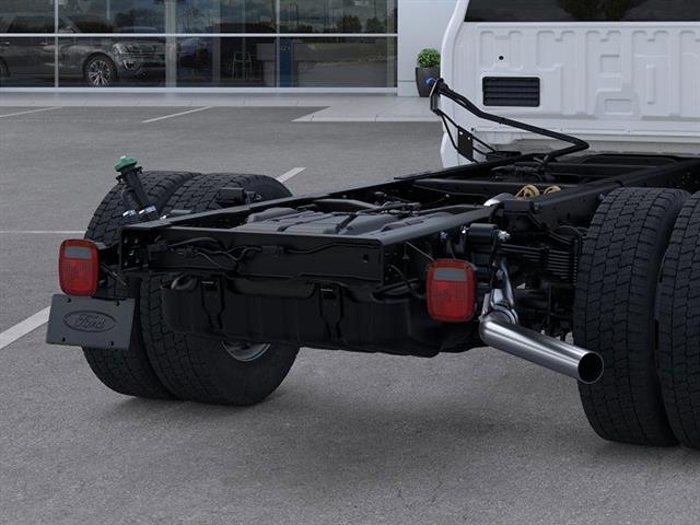 2025 Ford F-550 Super Duty Chassis Cab XL - Photo 43