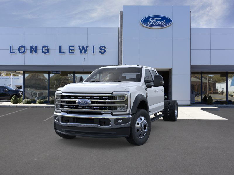 2025 Ford F-550 photo 2