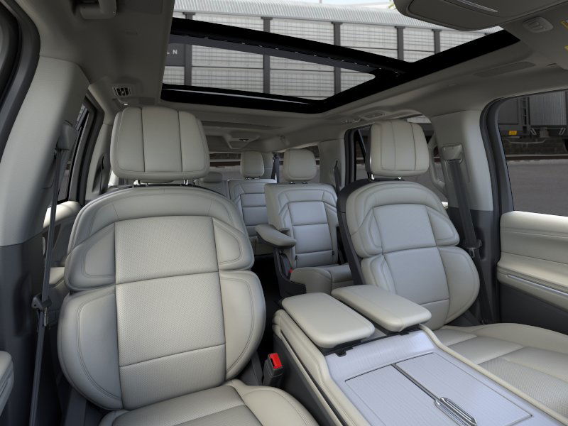 Thumbnail: 2025 Lincoln Navigator L - 19