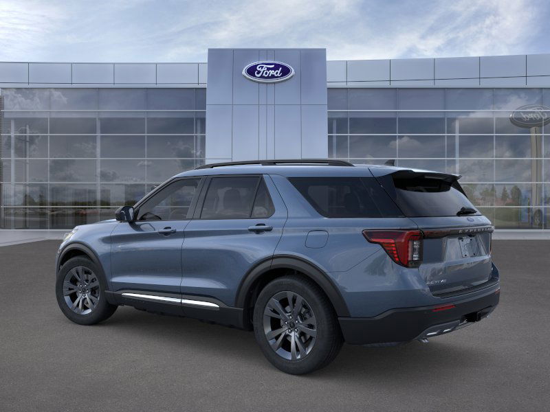 2025 Ford Explorer photo 2