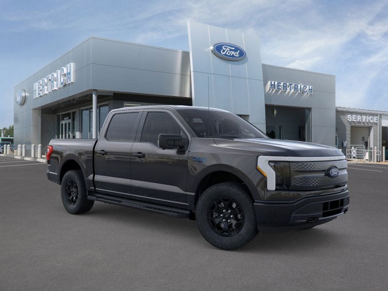 2025 Ford F-150 Lightning XLT 4WD Supercrew 5.5 Box Truck SuperCrew Cab