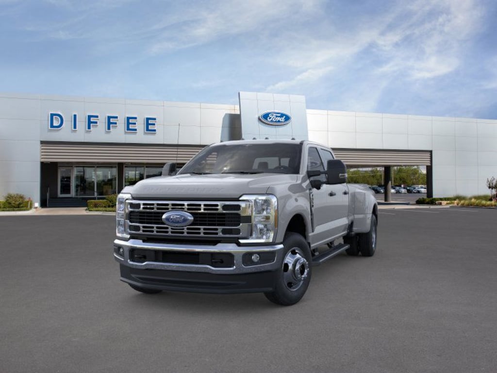 New 2026 Ford Super Duty F-350 XLT Truck Crew Cab
