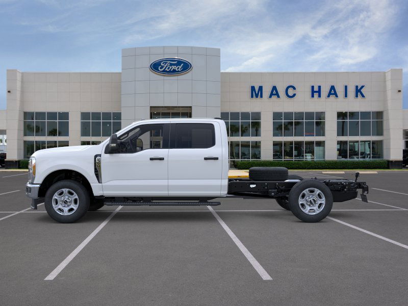 2026 Ford F-350 XLT photo 3