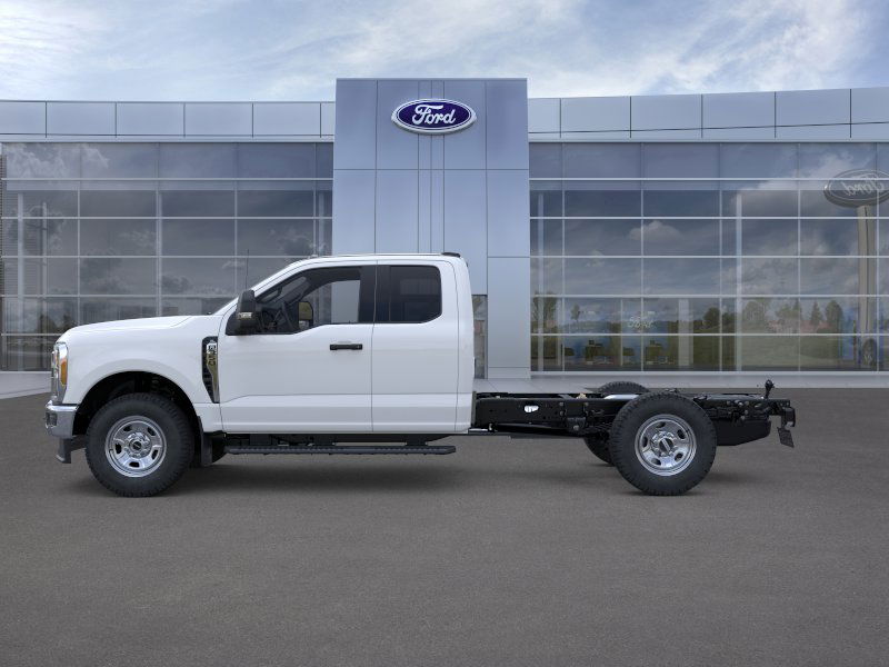2025 Ford F-350 XL photo 3