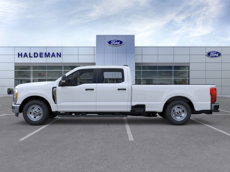 2025 Ford F-350 photo 3