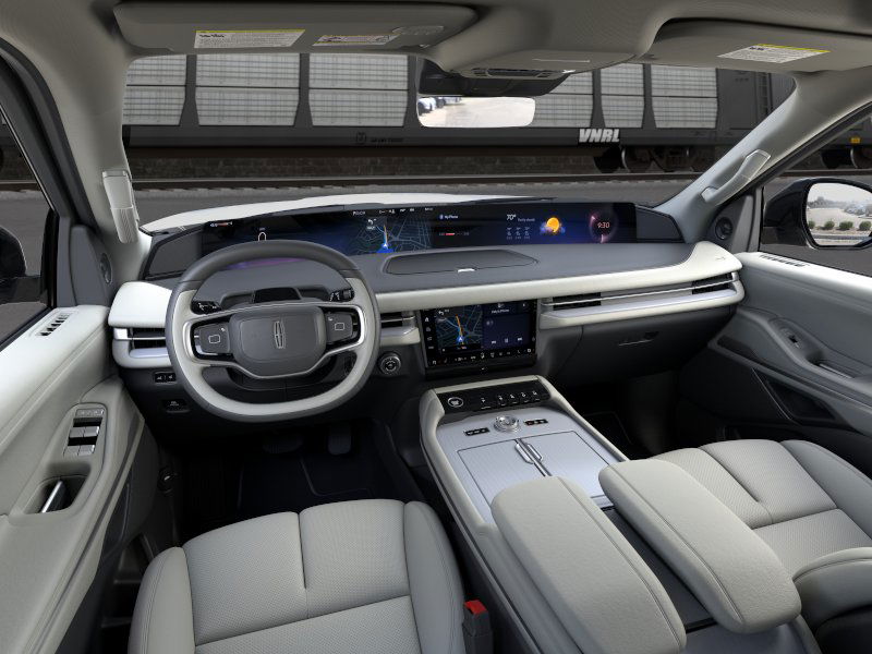 Thumbnail: 2025 Lincoln Navigator L - 18