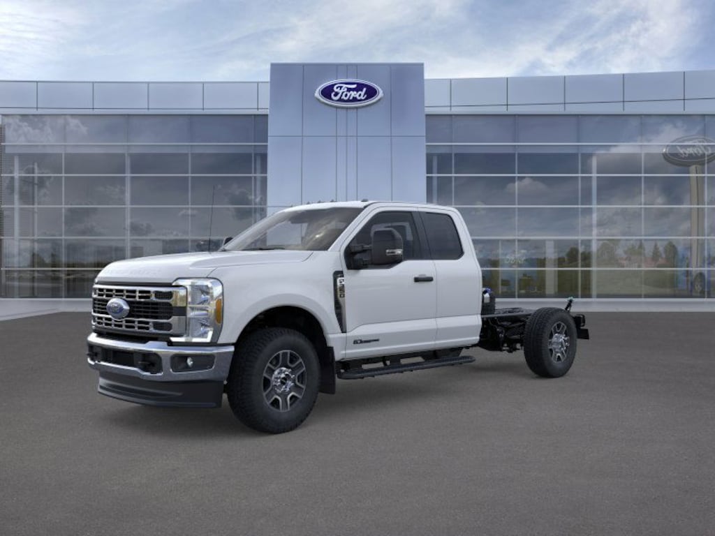New 2025 Ford F-350 Chassis XLT Truck Super Cab