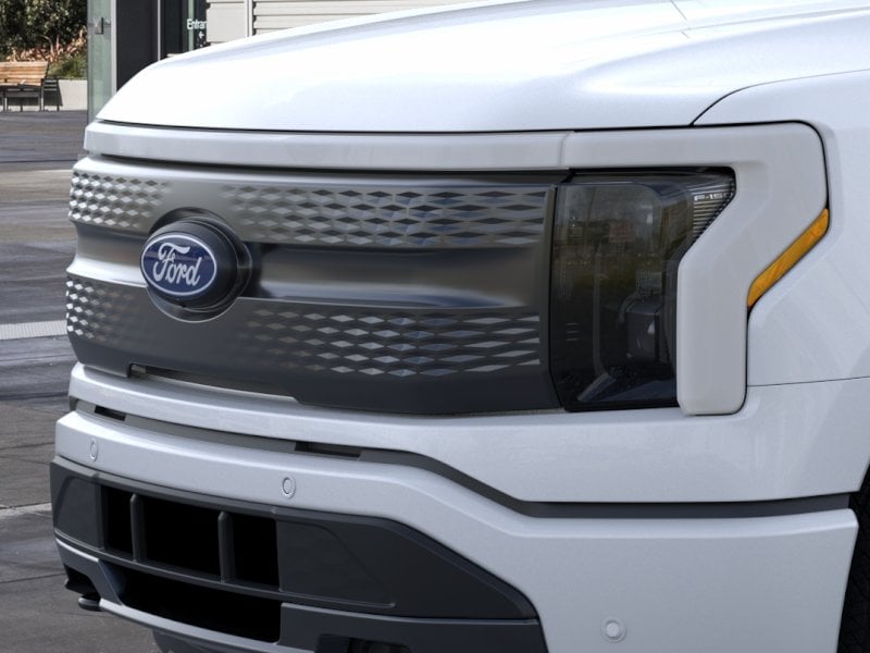 2025 Ford F-150 Lightning Flash - Photo 17