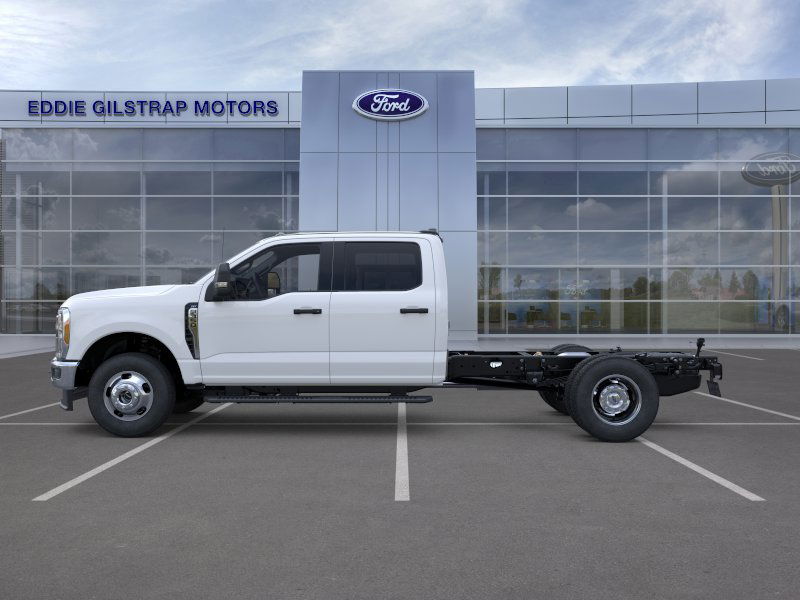 2026 Ford F-350 photo 3