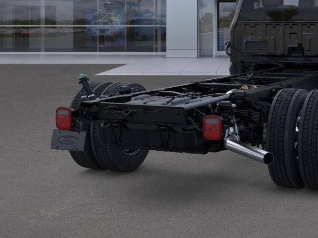 2025 Ford F-550 Super Duty Chassis Cab XLT - Photo 43