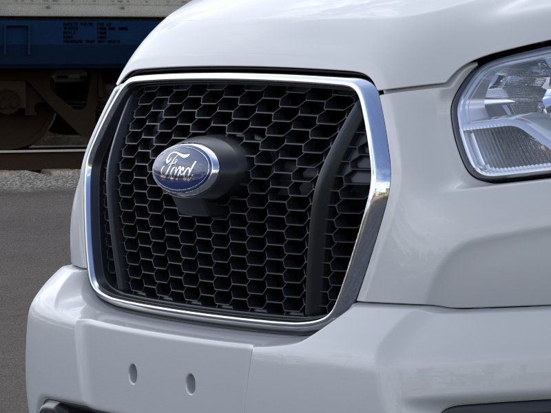 2025 Ford Econoline E-350 17
