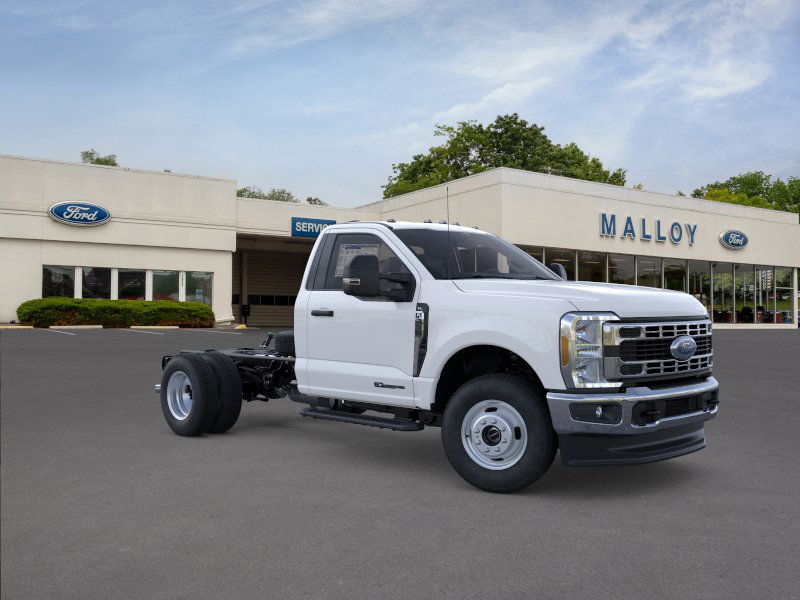 2025 Ford F-350 Super Duty Chassis Cab XL - Photo 10