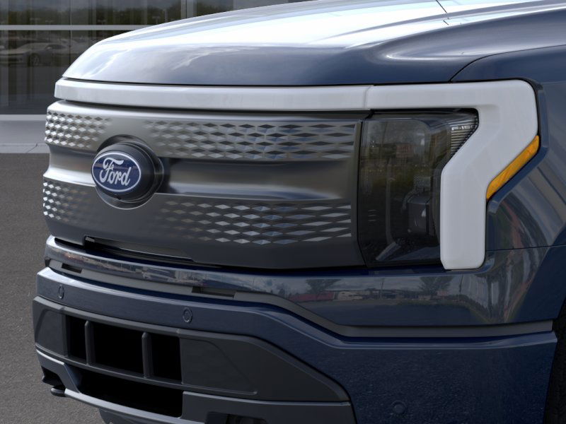 2025 Ford F-150 Lightning Flash - Photo 17