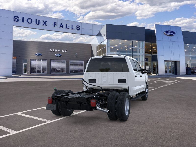 2026 Ford F-350 Super Duty Chassis Cab XLT - Photo 8