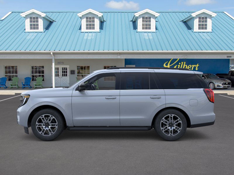 2025 Ford Expedition photo 2